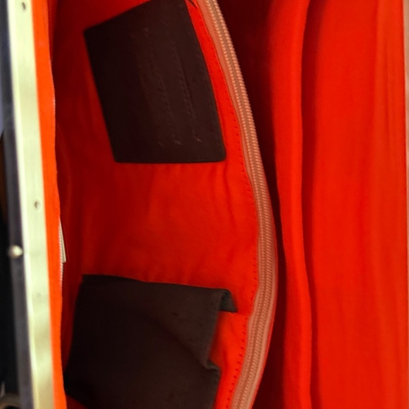 Laflore Paris Dark Green Bag
45x31x15 cm/ 18x12x6 inc
Laflore.com more info - Picture 5 of 8